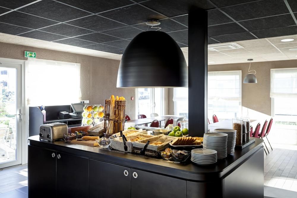 Campanile Geneve - Ferney-Voltaire Hotel Buitenkant foto