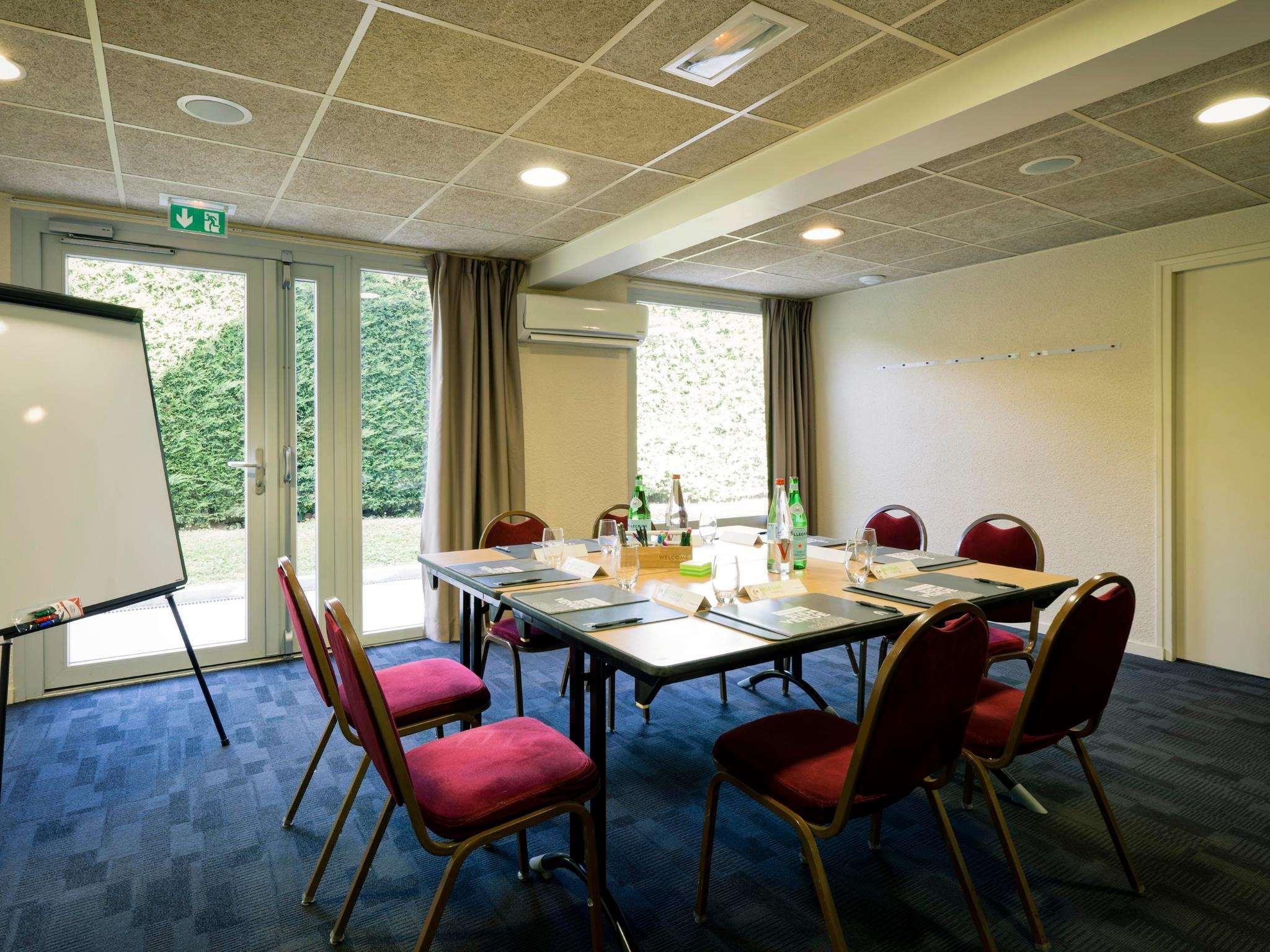 Campanile Geneve - Ferney-Voltaire Hotel Buitenkant foto