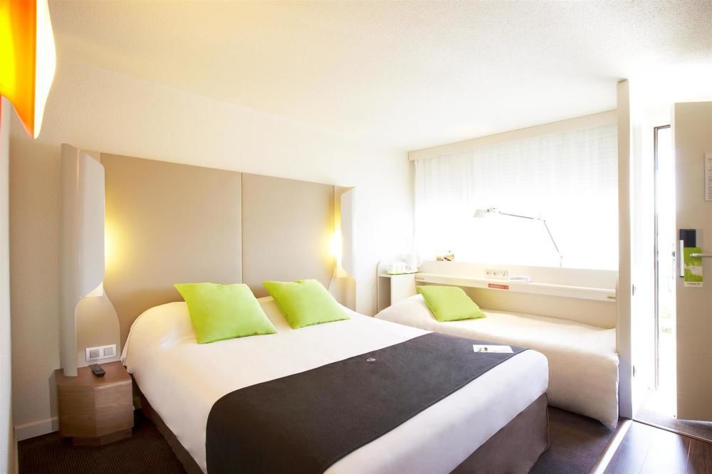 Campanile Geneve - Ferney-Voltaire Hotel Buitenkant foto